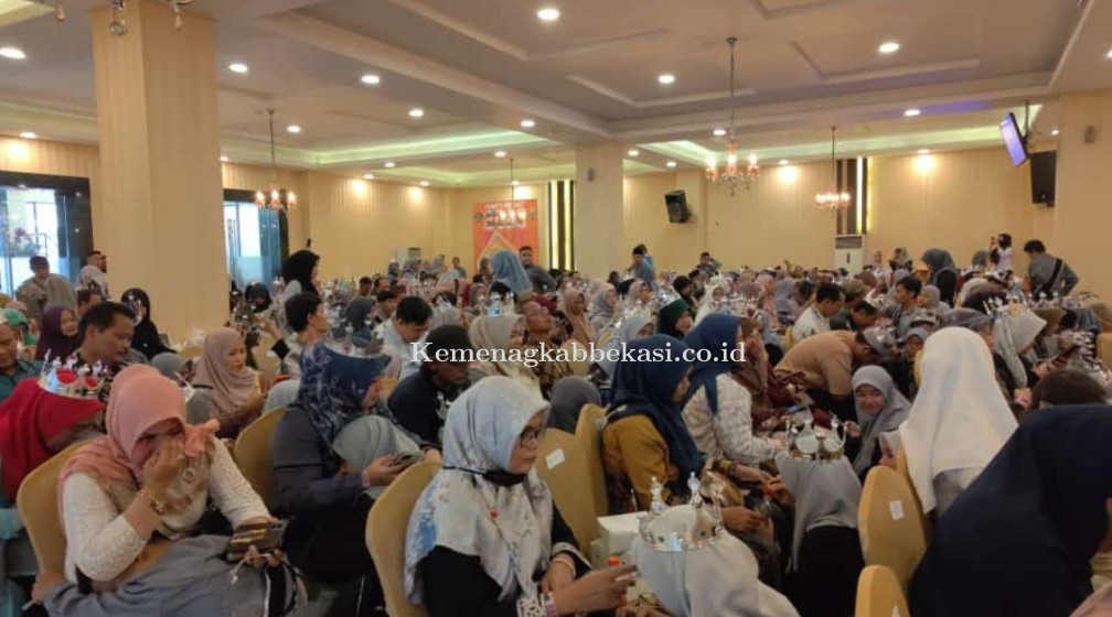 Penuh Haru, 203 siswa MAN 1 Bekasi ikuti wisuda tahfidz,