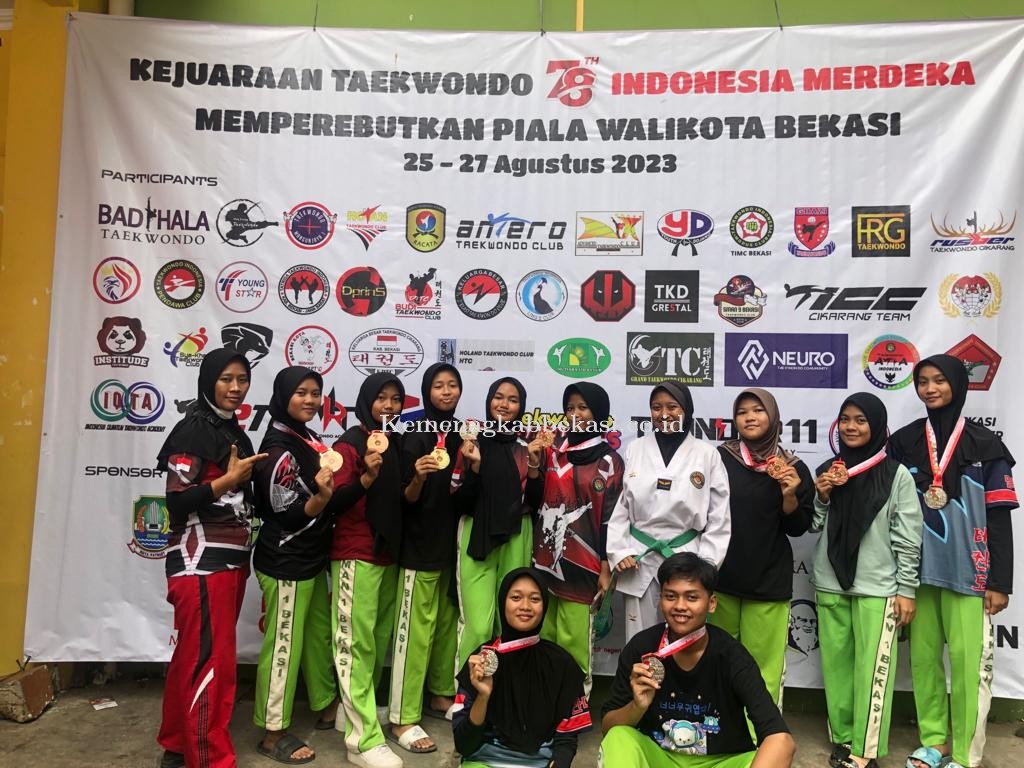 Ciptakan Prestasi Gemilang, MAN 1 Bekasi berhasil Menyabet Sebelas Medali pada Cabang Olahraga Taekwondo